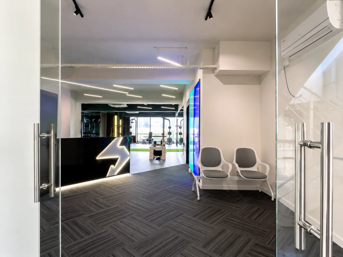 RC Workspace project — office-stance